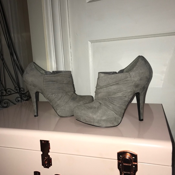 unworn Guess heels - Picture 1 of 3